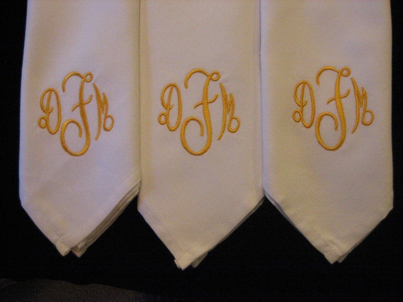 Personalized Napkins - 12 Monogrammed dinner napkins IncludesFREE shipping in the US.
